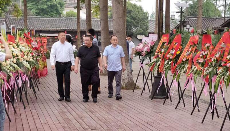 J9集团集团辅导出席战旗禧宴酒楼开业典礼