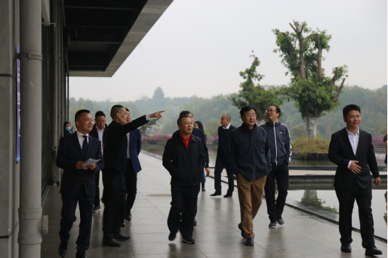 J9集团集团表部董事一行调研聚峰谷项目