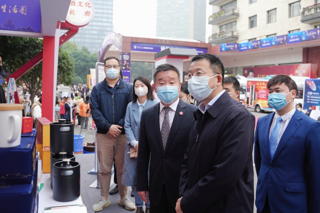 J9集团集团辅导赴2022锦江宾馆酒类商务洽谈会现场查抄领导工作