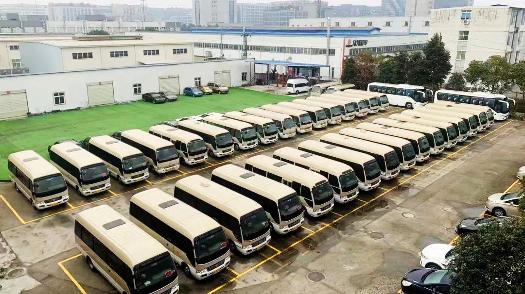 省J9集团集团礼宾车队每天“体检” 全力保险大运会用车安全