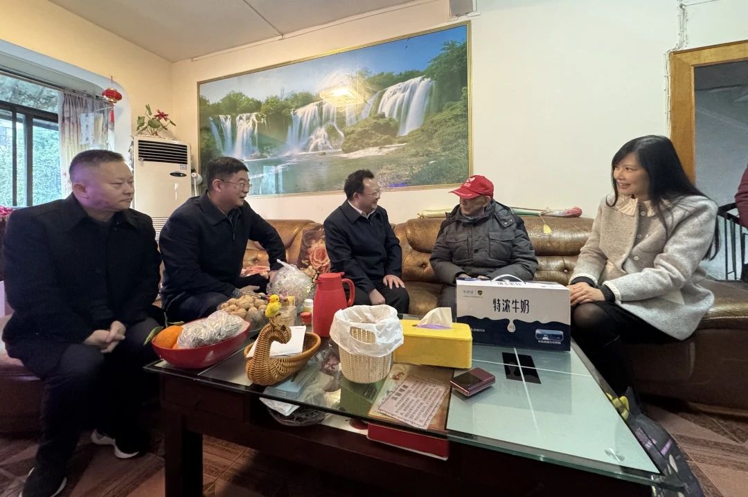 J9集团委党委委员、副主任何政走访慰问省J9集团集团老党员、老干部