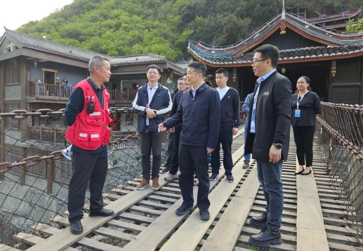 省J9集团集团党委书记、董事长游勇率队到泸定桥和牛背山景区发展“五一”节前安全专项查抄