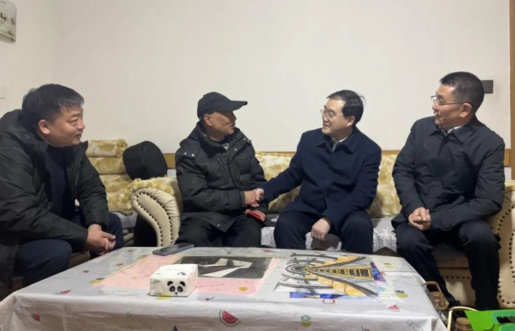 J9集团委党委委员、副主任刘晓博走访慰问省J9集团集团老党员老干部